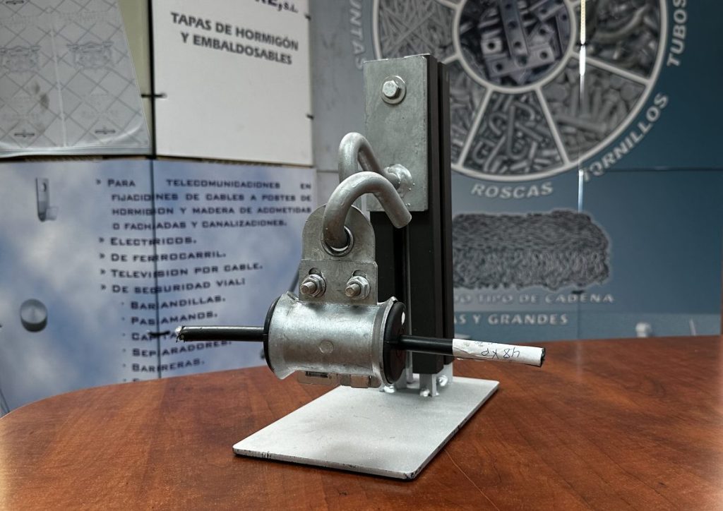 Mordaza de suspensión homologada por Telefónica.