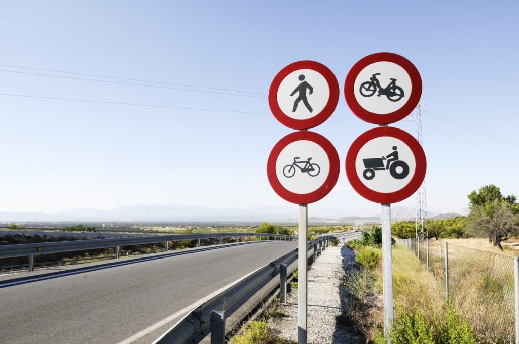 Herrajes para Señalización y Seguridad Vial