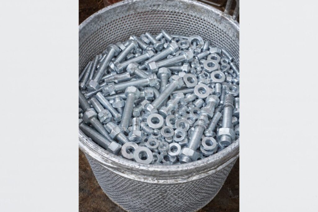 Galvanizado en caliente con centrifugado en cesta de galvanizado.