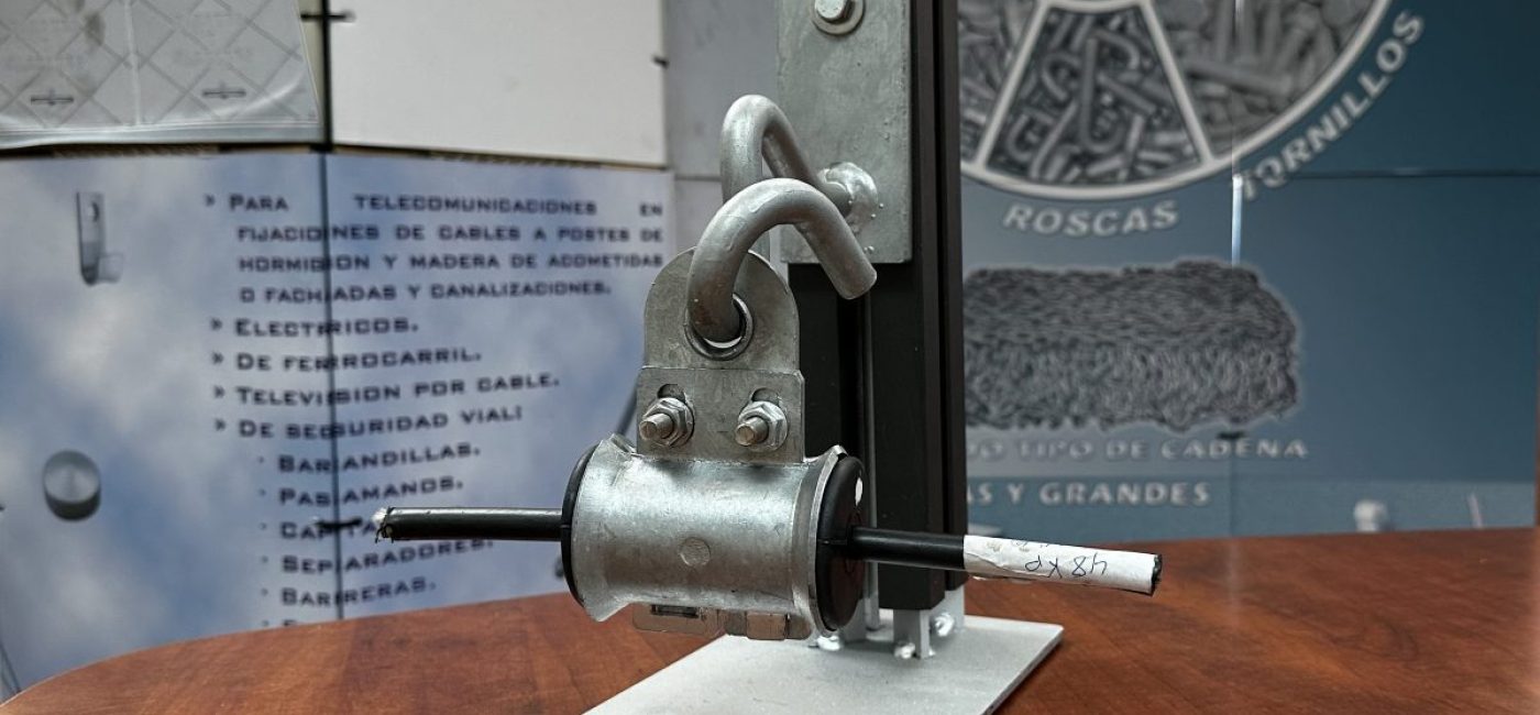 Mordaza de suspensión homologada por Telefónica.